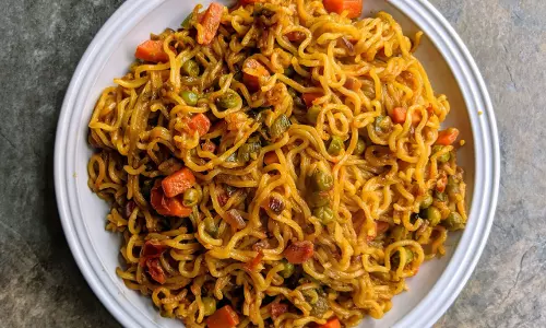 10 മിനിറ്റിനുള്ളില്‍ മാഗിയും വീട്ടിലെത്തിക്കുമെന്ന്  സൊമാറ്റോ; 5 മിനിറ്റിനുള്ളില്‍ വീട്ടില്‍ പാകം ചെയ്തോളാമെന്ന് നെറ്റിസണ്‍സ്