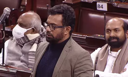 സിൽവർ ലൈനിൽ ഓഹരി പങ്കാളിത്തമുള്ള റെയിൽവേ മന്ത്രി എരിതീയിൽ എണ്ണയൊഴിക്കുന്നു; ജോൺ ബ്രിട്ടാസ്