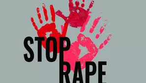 അഞ്ചു പേര് ചേര്ന്ന് യുവതിയെ കൂട്ടബലാത്സംഗം ചെയ്തു; സംഭവം പുറത്തായത് മദ്യപാനത്തിനിടെയുണ്ടായ വഴക്കില് അഞ്ചു പേര് ചേര്ന്ന് യുവതിയെ കൂട്ടബലാത്സംഗം ചെയ്തു; സംഭവം പുറത്തായത് മദ്യപാനത്തിനിടെയുണ്ടായ വഴക്കില്