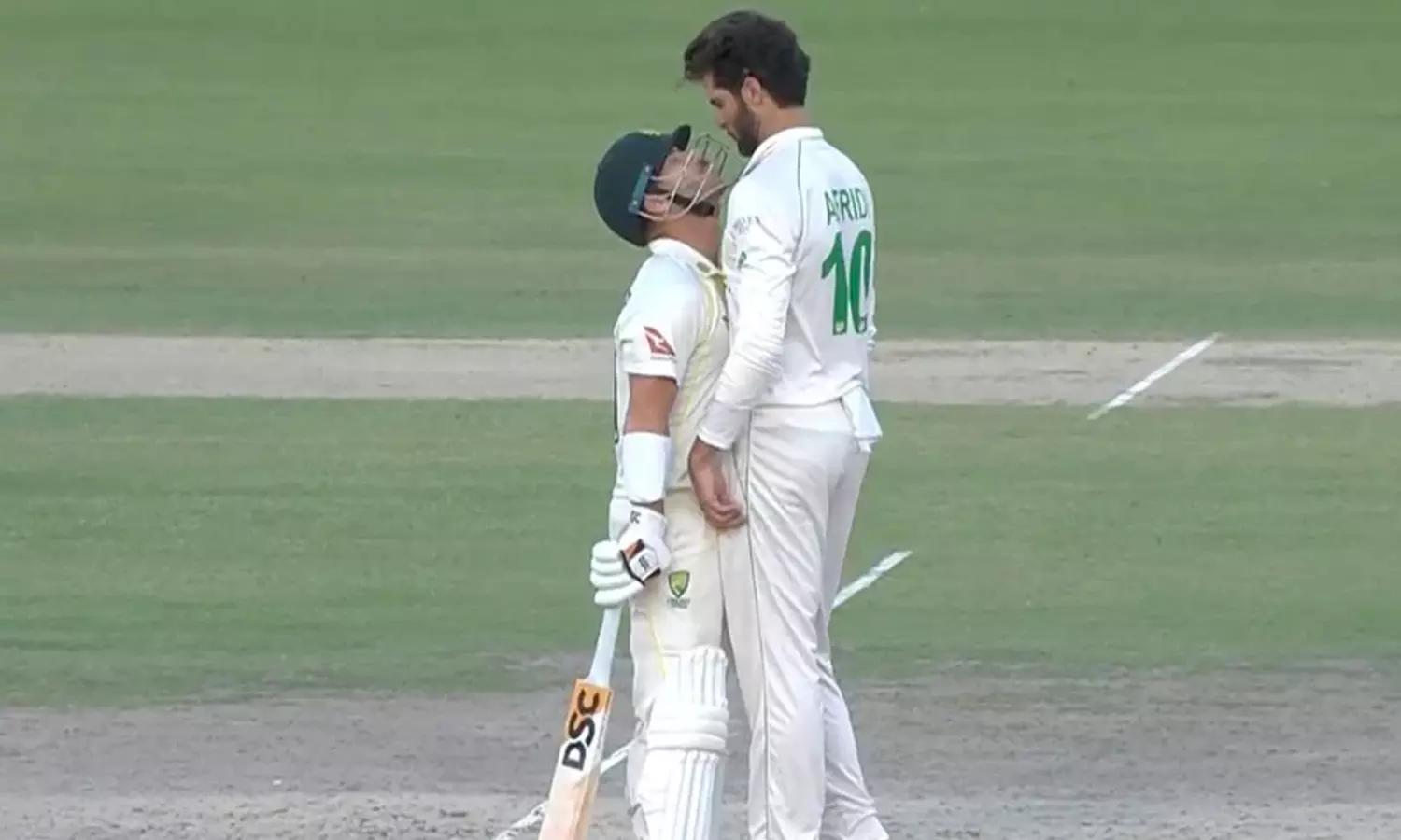 നോക്കി നോക്കി നോക്കി നിന്നു; പിന്നെ നടന്നത്...