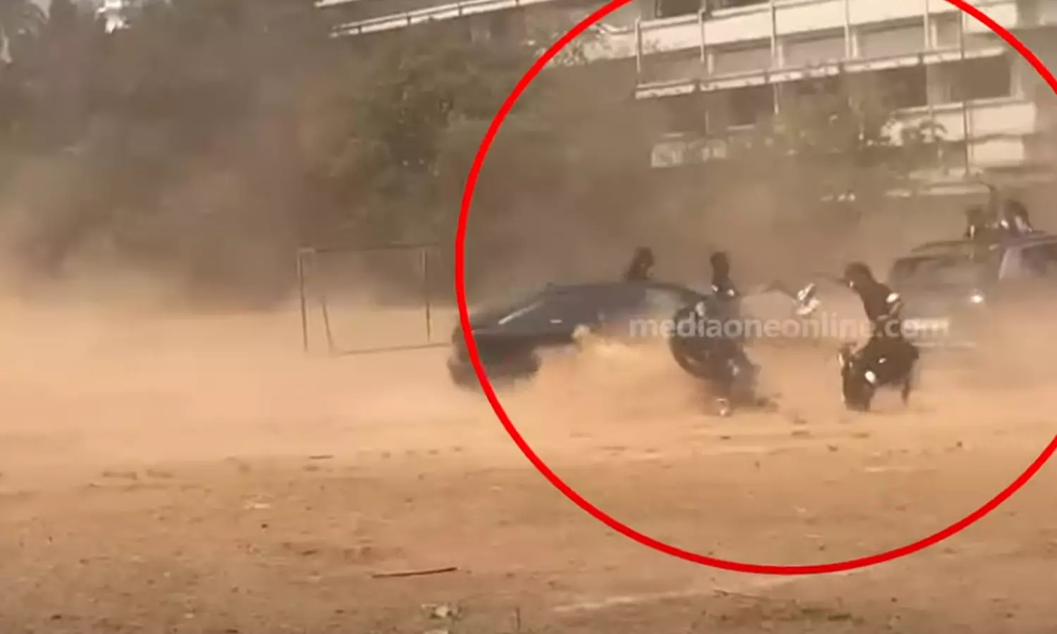 വാഹനങ്ങളിൽ സാഹസിക പ്രകടനവുമായി വിദ്യാർത്ഥികൾ; കേസെടുത്ത് മോട്ടോർ വാഹന വകുപ്പ്