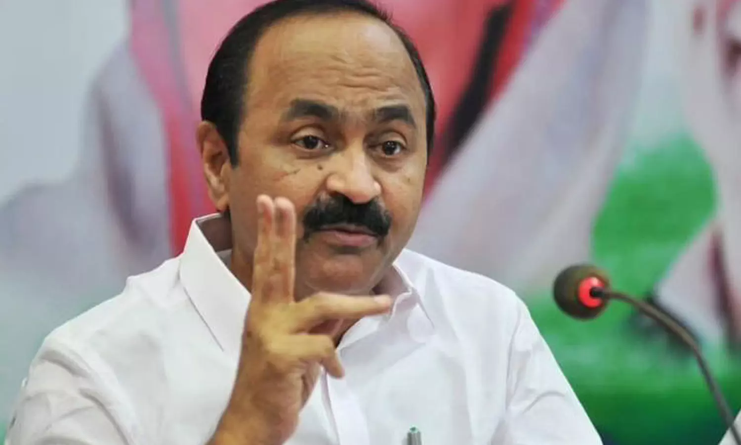 മുഖ്യമന്ത്രി പറഞ്ഞത് കള്ളക്കണക്ക്; എം.പിമാർക്കേറ്റ മർദനത്തിന് പിന്നിൽ ഇടനിലക്കാരുണ്ടോ എന്ന് അന്വേഷിക്കണം- വി.ഡി സതീശൻ മുഖ്യമന്ത്രി പറഞ്ഞത് കള്ളക്കണക്ക്; എം.പിമാർക്കേറ്റ മർദനത്തിന് പിന്നിൽ ഇടനിലക്കാരുണ്ടോ എന്ന് അന്വേഷിക്കണം- വി.ഡി സതീശൻ