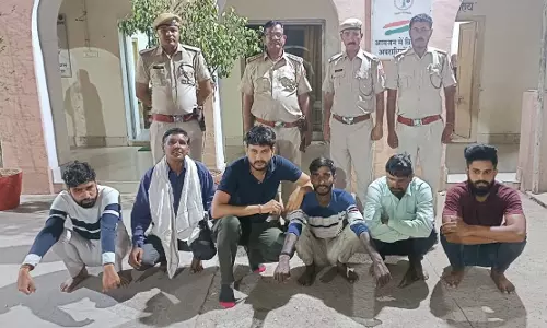 കശ്മീർ ഫയൽസി നെതിരെ പോസ്റ്റിട്ടു; മഹാരാഷ്ട്രയിൽ ദലിത് യുവാവിന്റെ മുഖം ക്ഷേത്രനിലത്ത് ഉരച്ചു കശ്മീർ ഫയൽസി നെതിരെ പോസ്റ്റിട്ടു; മഹാരാഷ്ട്രയിൽ ദലിത് യുവാവിന്റെ മുഖം ക്ഷേത്രനിലത്ത് ഉരച്ചു