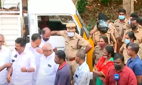 കുഴിയാലിപ്പടിയിൽ കെ-റെയിൽ വിരുദ്ധ സമരത്തിൽ പങ്കെടുത്ത 100 പേർക്കെതിരെ കേസ്