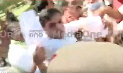 ഹൈബി ഈഡന്റെയും ഡീൻ കുര്യാക്കോസിന്റെയും മുഖത്തടിച്ചു; ഡൽഹിയിൽ എംപിമാരെ കയ്യേറ്റം ചെയ്ത് പൊലീസ്‌