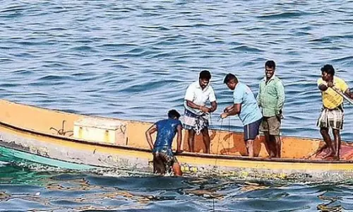 അതിർത്തി ലംഘനം; തമിഴ്‌നാട്ടിൽനിന്നുള്ള 16 മത്സ്യത്തൊഴിലാളികളെ ശ്രീലങ്കൻ നേവി പിടികൂടി