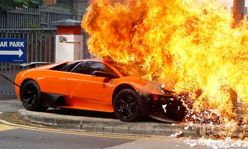 വാഹനങ്ങള്‍ക്ക് തീപിടിക്കുന്നത് ഒഴിവാക്കണോ..?  വിവിധ നിര്‍ദേശങ്ങളുമായി അബൂദബി പൊലീസ്