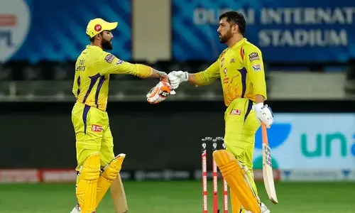 ധോണി ചെന്നൈ സൂപ്പർ കിങ്സ് ക്യാപ്റ്റൻസി ഒഴിഞ്ഞു; പുതിയ നായകന് രവീന്ദ്ര ജഡേജ ധോണി ചെന്നൈ സൂപ്പർ കിങ്സ് ക്യാപ്റ്റൻസി ഒഴിഞ്ഞു; പുതിയ നായകന് രവീന്ദ്ര ജഡേജ