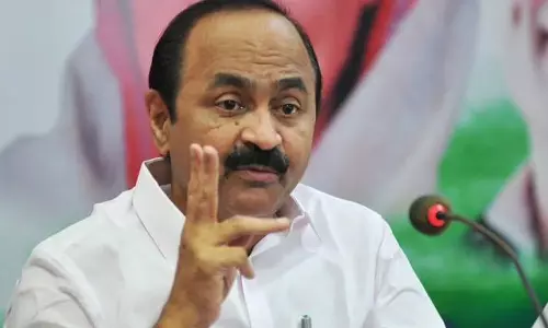 മുഖ്യമന്ത്രി പറഞ്ഞത് കള്ളക്കണക്ക്; എം.പിമാർക്കേറ്റ മർദനത്തിന് പിന്നിൽ ഇടനിലക്കാരുണ്ടോ എന്ന് അന്വേഷിക്കണം- വി.ഡി സതീശൻ മുഖ്യമന്ത്രി പറഞ്ഞത് കള്ളക്കണക്ക്; എം.പിമാർക്കേറ്റ മർദനത്തിന് പിന്നിൽ ഇടനിലക്കാരുണ്ടോ എന്ന് അന്വേഷിക്കണം- വി.ഡി സതീശൻ