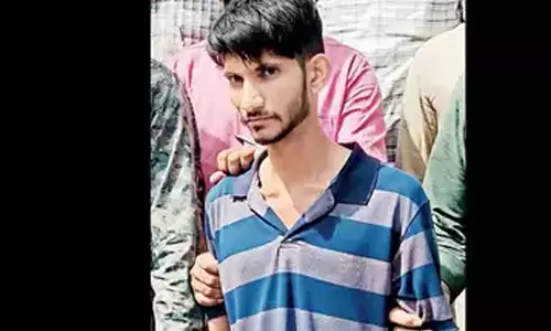 പ്രണയത്തിൽ നിന്ന് പിന്മാറിയതിൽ ദേഷ്യം;19കാരിയെ യുവാവ് വെട്ടിക്കൊന്നു പ്രണയത്തിൽ നിന്ന് പിന്മാറിയതിൽ ദേഷ്യം;19കാരിയെ യുവാവ് വെട്ടിക്കൊന്നു