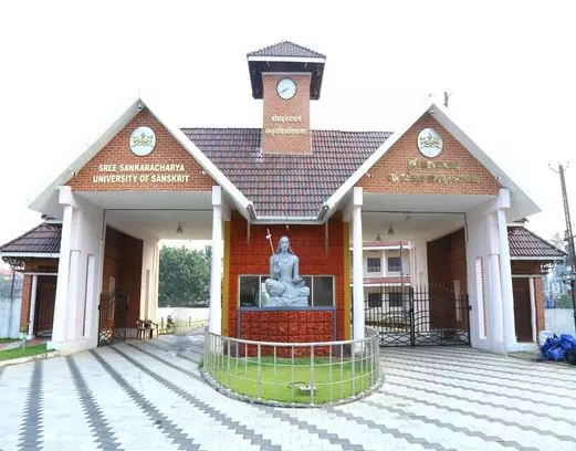 സംവരണ റോസ്റ്ററിന് പുറത്ത് നിന്ന് അധ്യാപക നിയമനം നടത്തിയ കാലടി സർവകലാശാല നിയമക്കുരുക്കിൽ സംവരണ റോസ്റ്ററിന് പുറത്ത് നിന്ന് അധ്യാപക നിയമനം നടത്തിയ കാലടി സർവകലാശാല നിയമക്കുരുക്കിൽ