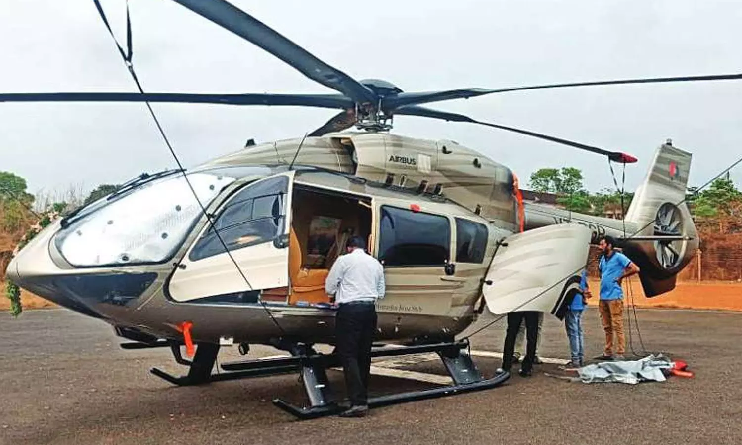 രവി പിള്ള വാങ്ങിയ നൂറു കോടിയുടെ ഹെലികോപ്ടറിന് ഗുരുവായൂരിൽ വാഹനപൂജ