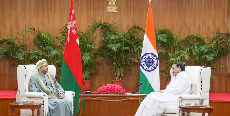 ഒമാൻ വിദേശകാര്യമന്ത്രി ഇന്ത്യൻ ഉപരാഷ്ട്രപതിയുമായി കൂടിക്കാഴ്ച നടത്തി ഒമാൻ വിദേശകാര്യമന്ത്രി ഇന്ത്യൻ ഉപരാഷ്ട്രപതിയുമായി കൂടിക്കാഴ്ച നടത്തി