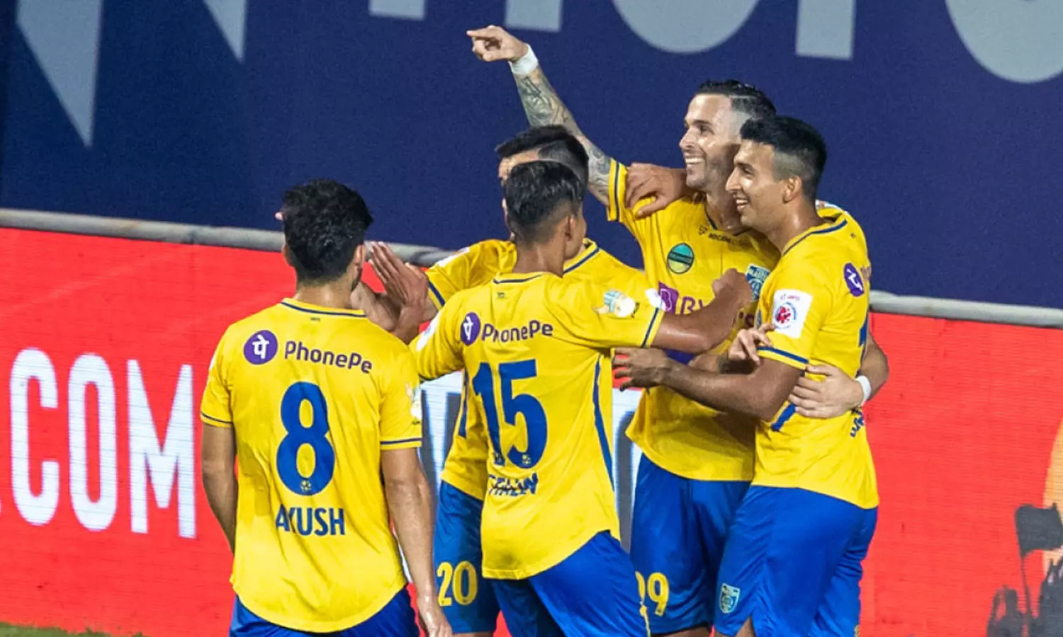 ചെറിയ മീനുകൾ വേണ്ട, വമ്പൻ താരങ്ങളെ സ്വന്തമാക്കാൻ ബ്ലാസ്റ്റേഴ്‌സ്