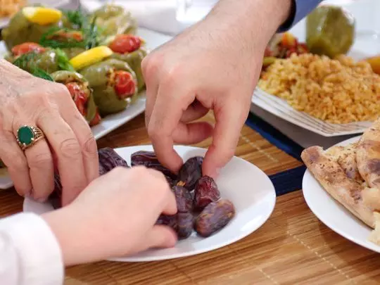 പള്ളികൾക്കകത്ത് നോമ്പുതുറ ഒരുക്കരുതെന്ന് കുവൈത്ത് ഔകാഫ് ഇസ്ലാമിക കാര്യ മന്ത്രാലയം പള്ളികൾക്കകത്ത് നോമ്പുതുറ ഒരുക്കരുതെന്ന് കുവൈത്ത് ഔകാഫ് ഇസ്ലാമിക കാര്യ മന്ത്രാലയം