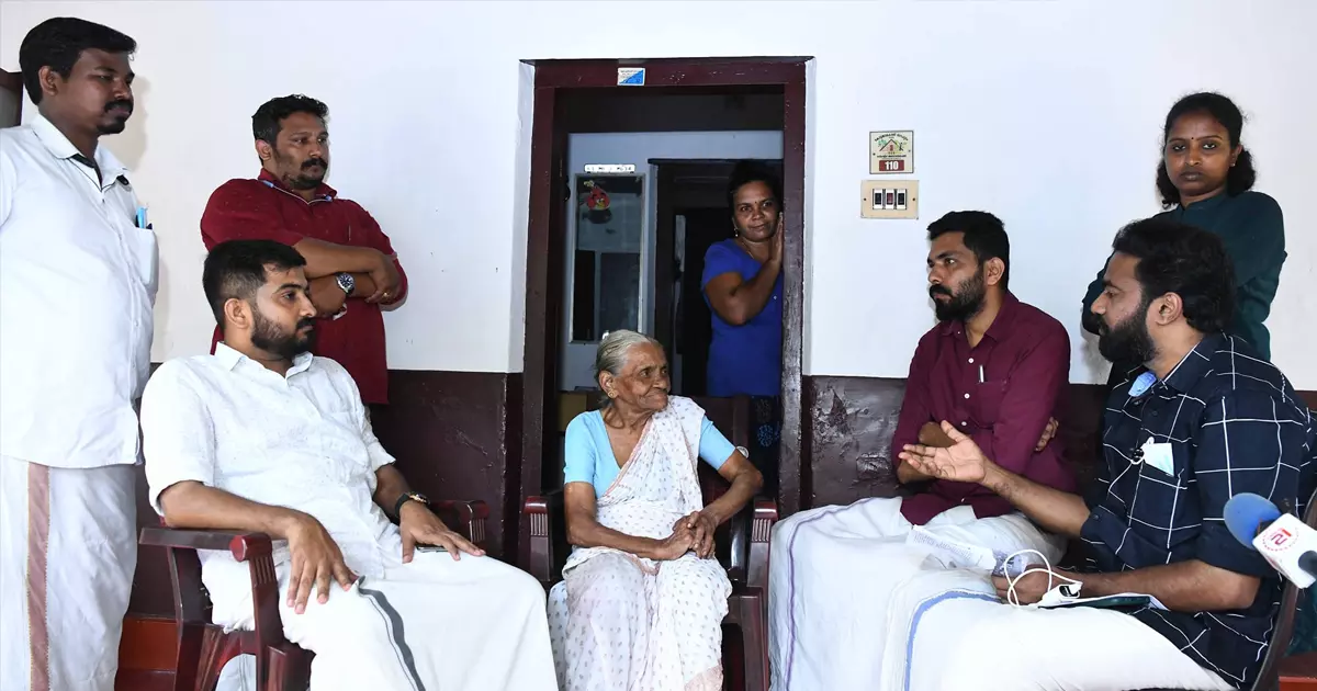 കെ-റെയിൽ വരണം, കേരളം വളരണം; വീടുകളിൽ പ്രചാരണം നടത്തി ഡിവൈഎഫ്ഐ കെ-റെയിൽ വരണം, കേരളം വളരണം; വീടുകളിൽ പ്രചാരണം നടത്തി ഡിവൈഎഫ്ഐ