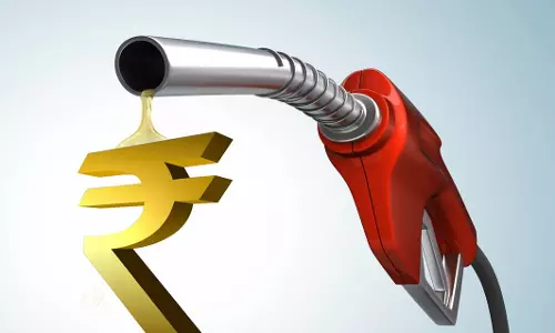 നാളെയും ഇന്ധന വില കൂടും; ഡീസലിന് 84 പൈസയും പെട്രോളിന് 87 പൈസയും വർദ്ധിക്കും നാളെയും ഇന്ധന വില കൂടും; ഡീസലിന് 84 പൈസയും പെട്രോളിന് 87 പൈസയും വർദ്ധിക്കും