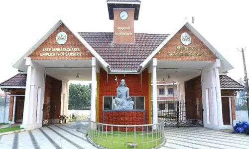 സംവരണ റോസ്റ്ററിന് പുറത്ത് നിന്ന് അധ്യാപക നിയമനം നടത്തിയ കാലടി സർവകലാശാല നിയമക്കുരുക്കിൽ