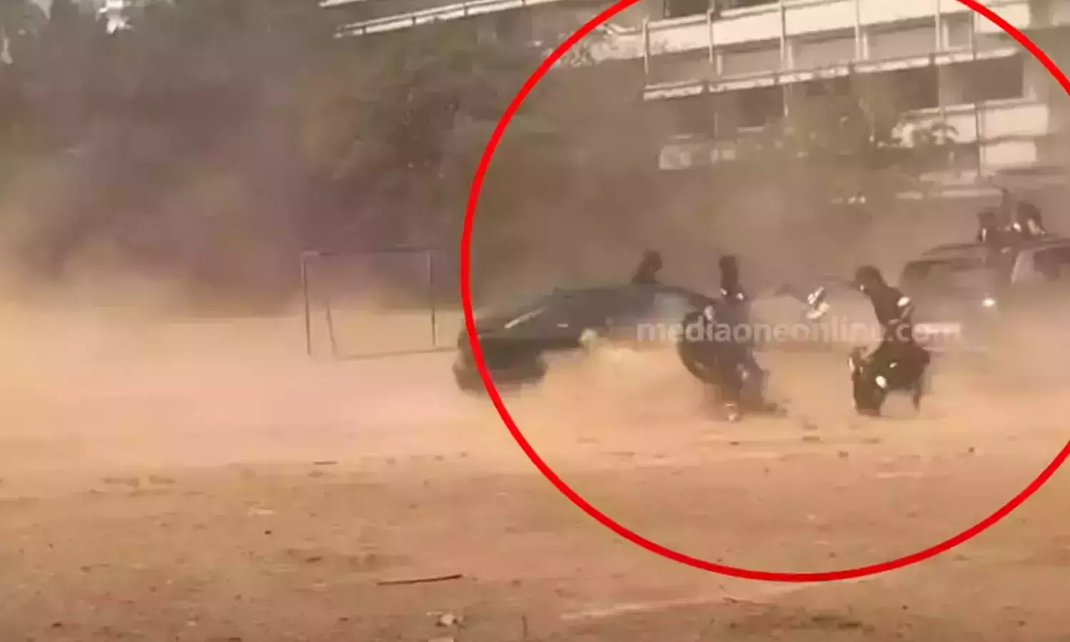 വാഹനങ്ങളില്‍  സാഹസികപ്രകടനം; വിദ്യാര്‍ഥികള്‍ക്കെതിരെ കേസെടുത്തു