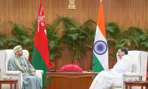 ഒമാൻ വിദേശകാര്യമന്ത്രി ഇന്ത്യൻ ഉപരാഷ്ട്രപതിയുമായി കൂടിക്കാഴ്ച നടത്തി