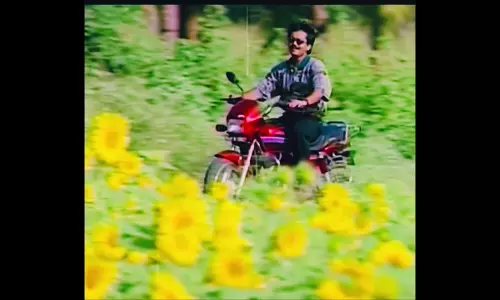 അനിയത്തിപ്രാവിലെ ചുവന്ന സ്പ്ലെന്‍ഡര്‍ 25 വര്‍ഷത്തിന് ശേഷം സ്വന്തമാക്കി കുഞ്ചാക്കോ ബോബന്‍