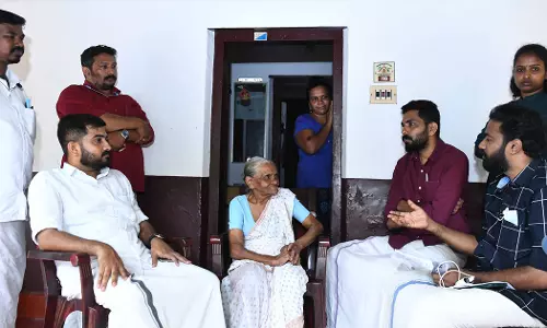 കെ-റെയിൽ വരണം, കേരളം വളരണം; വീടുകളിൽ പ്രചാരണം നടത്തി ഡിവൈഎഫ്ഐ കെ-റെയിൽ വരണം, കേരളം വളരണം; വീടുകളിൽ പ്രചാരണം നടത്തി ഡിവൈഎഫ്ഐ