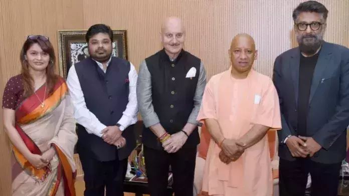 യോഗിയുടെ രണ്ടാമൂഴം; സത്യപ്രതിജ്ഞക്ക് സാക്ഷികളായി ബോളിവുഡ് താരങ്ങള്, കശ്മീര് ഫയല്സ് ടീം പ്രത്യേക അതിഥികള് യോഗിയുടെ രണ്ടാമൂഴം; സത്യപ്രതിജ്ഞക്ക് സാക്ഷികളായി ബോളിവുഡ് താരങ്ങള്, കശ്മീര് ഫയല്സ് ടീം പ്രത്യേക അതിഥികള്