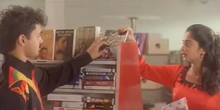 കുഞ്ചാക്കോ ബോബനും ശാലിനിയും ഒരു സ്പ്ലെന്ഡര് ബൈക്കും; അനിയത്തിപ്രാവിന്റെ 25 വര്ഷങ്ങള് കുഞ്ചാക്കോ ബോബനും ശാലിനിയും ഒരു സ്പ്ലെന്ഡര് ബൈക്കും; അനിയത്തിപ്രാവിന്റെ 25 വര്ഷങ്ങള്