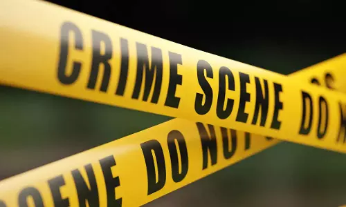 എട്ടു വയസുകാരിയെ കഴുത്തറുത്ത് കൊലപ്പെടുത്തി; വെട്ടിയെടുത്ത തലയുമായി ഗ്രാമത്തിലൂടെ നടന്ന് യുവാവ്