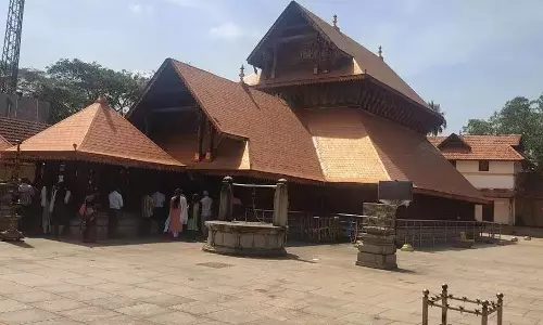 കർണാടകയിൽ ക്ഷേത്രപരിസരങ്ങളിലെ മുസ്ലിം വ്യാപാരിവിലക്ക് കൂടുതൽ ജില്ലകളിലേക്ക് വ്യാപിക്കുന്നു കർണാടകയിൽ ക്ഷേത്രപരിസരങ്ങളിലെ മുസ്ലിം വ്യാപാരിവിലക്ക് കൂടുതൽ ജില്ലകളിലേക്ക് വ്യാപിക്കുന്നു