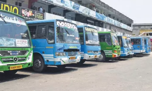 യാത്രാനിരക്ക് കൂട്ടാതെ പിന്നോട്ടില്ല; സമരം തുടരുമെന്ന് സ്വകാര്യ ബസുടമകൾ