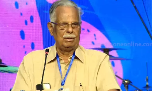 മുദ്രവച്ച കവറിനെ ചാട്ടവാറുപോലുള്ള വാക്കുകൊണ്ടാണ് സുപ്രീംകോടതി തള്ളിയത്- മീഡിയവണ് സംപ്രേഷണ വിലക്കില് ടി. പത്മനാഭന് മുദ്രവച്ച കവറിനെ ചാട്ടവാറുപോലുള്ള വാക്കുകൊണ്ടാണ് സുപ്രീംകോടതി തള്ളിയത്- മീഡിയവണ് സംപ്രേഷണ വിലക്കില് ടി. പത്മനാഭന്