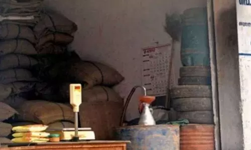 സഹകരണ ബാങ്കുകളും റേഷന്‍ കടകളും ഇന്ന് പ്രവര്‍ത്തിക്കും