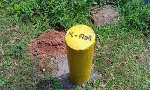 കെ റെയിൽ: സർവേ ഭൂമിയേറ്റെടുക്കലിനാണെന്ന് സർക്കാർ വിജ്ഞാപനം കെ റെയിൽ: സർവേ ഭൂമിയേറ്റെടുക്കലിനാണെന്ന് സർക്കാർ വിജ്ഞാപനം