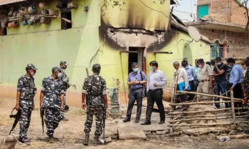 ബിർഭൂം കലാപം: സി.ബി.ഐ അന്വേഷണം തുടരുന്നു, എഫ്.ഐ.ആർ രജിസ്റ്റർ ചെയ്തു ബിർഭൂം കലാപം: സി.ബി.ഐ അന്വേഷണം തുടരുന്നു, എഫ്.ഐ.ആർ രജിസ്റ്റർ ചെയ്തു