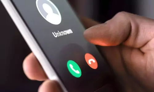 ഫോണെടുത്താൻ ഇനി ആ സന്ദേശം കേൾക്കില്ല; ഒടുവില് കോവിഡ് കോളർട്യൂൺ നിർത്തുന്നു? ഫോണെടുത്താൻ ഇനി ആ സന്ദേശം കേൾക്കില്ല; ഒടുവില് കോവിഡ് കോളർട്യൂൺ നിർത്തുന്നു?