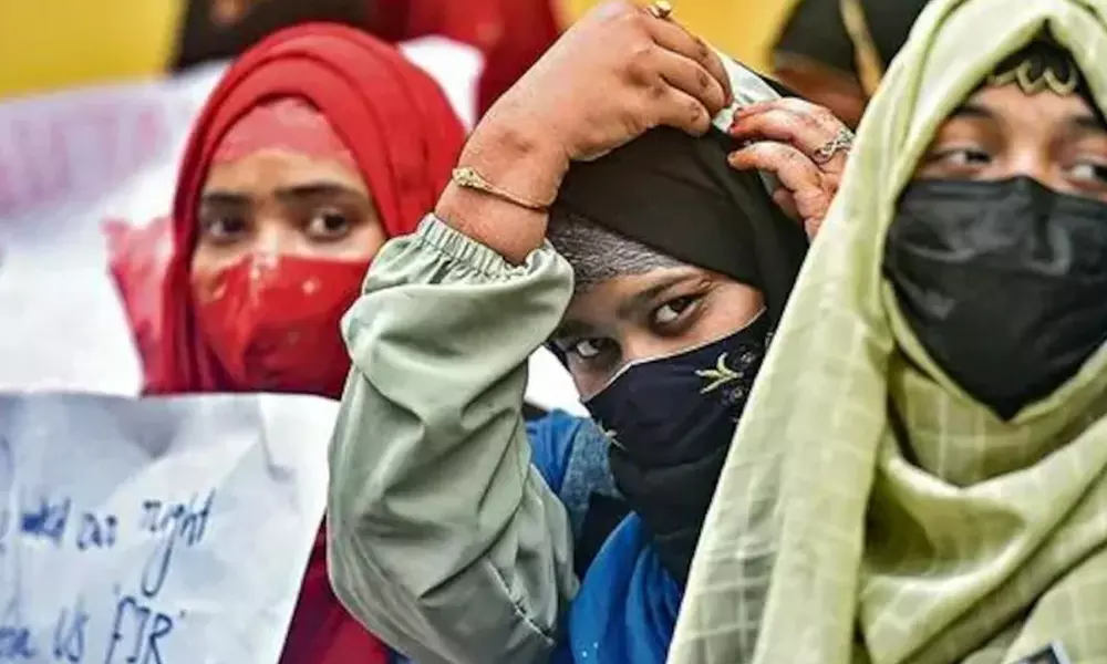 ഹിജാബ് ഒരു പുകമറ മാത്രം; യഥാർഥ പദ്ധതി ഹിന്ദുരാഷ്ട്രം ഹിജാബ് ഒരു പുകമറ മാത്രം; യഥാർഥ പദ്ധതി ഹിന്ദുരാഷ്ട്രം