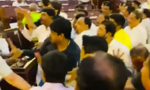 ബംഗാള്‍ നിയമസഭയില്‍ കയ്യാങ്കളി: തൃണമൂല്‍ എംഎല്‍എയ്ക്ക് പരിക്ക്, സുവേന്ദു അധികാരിയെ സസ്പെന്‍ഡ് ചെയ്തു