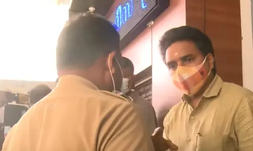 സി.പി.എം ഭരിക്കുന്ന ബാങ്കിൽ സമരമില്ല; ഷട്ടർ അടച്ചിട്ട് ജോലിചെയ്ത് ജീവനക്കാർ