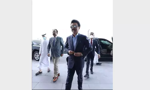 സ്യൂട്ടും ബൂട്ടുമണിഞ്ഞ് ദുബൈയിൽ മാസ് ലുക്കിൽ സ്റ്റാലിൻ