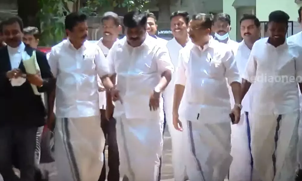 പൗരത്വ നിയമത്തിനെതിരായ പ്രതിഷേധ സമരം: ടി സിദ്ദീഖ് എം.എല്.എ ഉള്പ്പെടെ 57 പേരെ കോടതി വെറുതെ വിട്ടു പൗരത്വ നിയമത്തിനെതിരായ പ്രതിഷേധ സമരം: ടി സിദ്ദീഖ് എം.എല്.എ ഉള്പ്പെടെ 57 പേരെ കോടതി വെറുതെ വിട്ടു