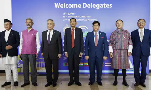 കമ്പനിയുടെ ഓഹരി വിവരങ്ങൾ ചോർത്തി നൽകി; അമേരിക്കയിൽ ഏഴ് ഇന്ത്യക്കാർക്കെതിരെ കേസ് കമ്പനിയുടെ ഓഹരി വിവരങ്ങൾ ചോർത്തി നൽകി; അമേരിക്കയിൽ ഏഴ് ഇന്ത്യക്കാർക്കെതിരെ കേസ്