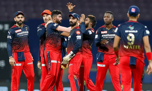 ആദ്യം വിറപ്പിച്ചു, പിന്നെ കീഴടങ്ങി... കൊല്ക്കത്തക്കെതിരെ ബാംഗ്ലൂരിന് മൂന്ന് വിക്കറ്റ് വിജയം ആദ്യം വിറപ്പിച്ചു, പിന്നെ കീഴടങ്ങി... കൊല്ക്കത്തക്കെതിരെ ബാംഗ്ലൂരിന് മൂന്ന് വിക്കറ്റ് വിജയം