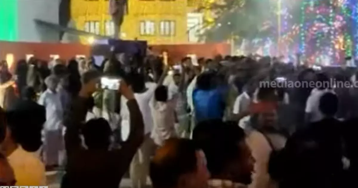 തെറ്റായ ഭരണ നയം: ലക്ഷദ്വീപിലെ ആദ്യ പെട്രോൾ പമ്പ് ഉദ്ഘാടനവേദിയിൽ കടുത്ത പ്രതിഷേധം, ഇറങ്ങിപ്പോക്ക് തെറ്റായ ഭരണ നയം: ലക്ഷദ്വീപിലെ ആദ്യ പെട്രോൾ പമ്പ് ഉദ്ഘാടനവേദിയിൽ കടുത്ത പ്രതിഷേധം, ഇറങ്ങിപ്പോക്ക്