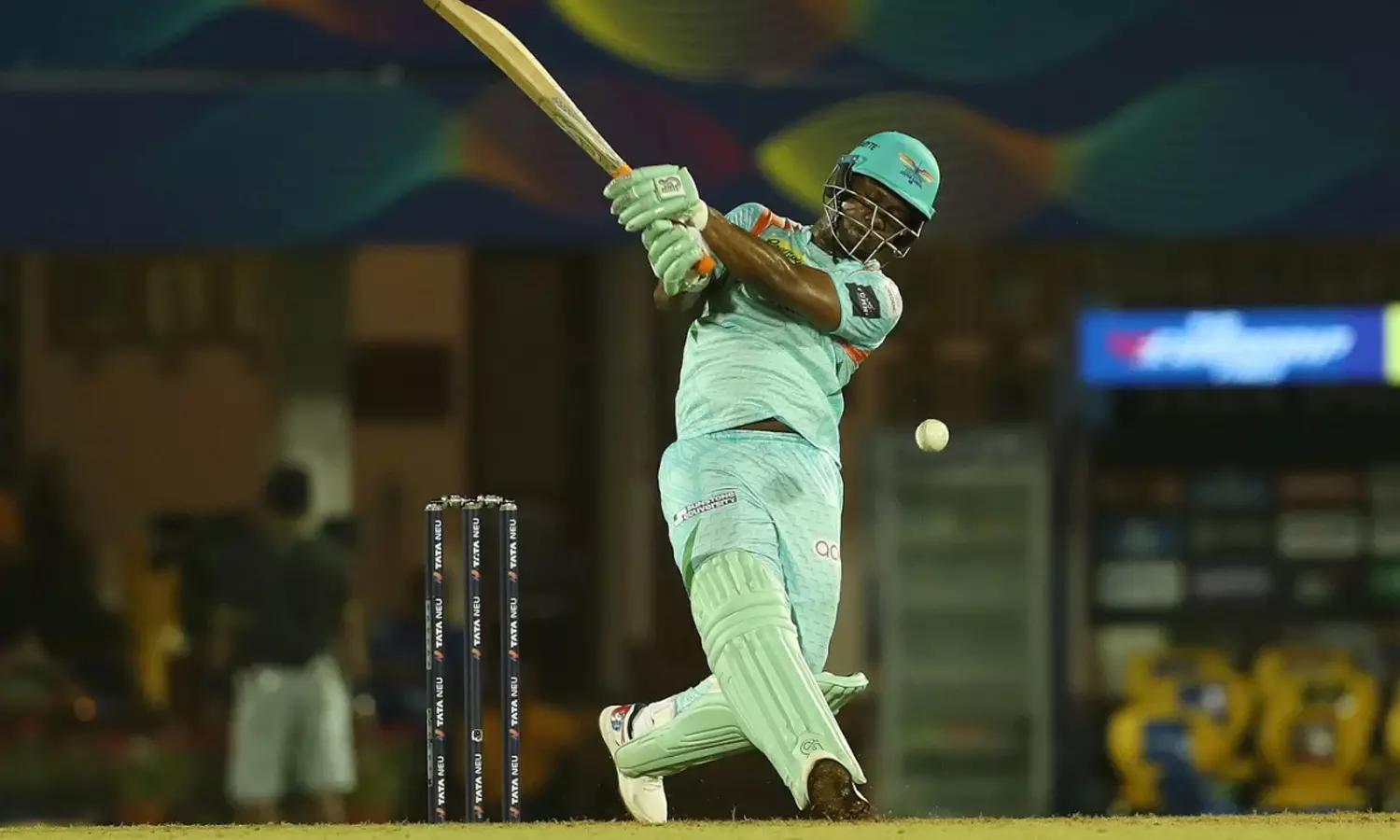 രക്ഷകനായി ലൂയീസ്; ലക്നൗവിന് ആറു വിക്കറ്റ് ജയം രക്ഷകനായി ലൂയീസ്; ലക്നൗവിന് ആറു വിക്കറ്റ് ജയം