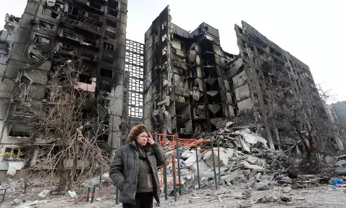 മരിയുപോളിൽ താത്കാലിക വെടിനിർത്തൽ പ്രഖ്യാപിച്ച് റഷ്യ