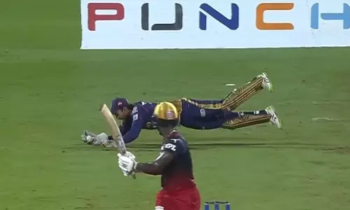 ഇത് വിക്കറ്റിനു പിന്നിലെ ജാക്സൻ; ഞെട്ടിപ്പിക്കുന്ന ക്യാച്ചുമായി ഷെൽഡൻ-വിഡിയോ ഇത് വിക്കറ്റിനു പിന്നിലെ ജാക്സൻ; ഞെട്ടിപ്പിക്കുന്ന ക്യാച്ചുമായി ഷെൽഡൻ-വിഡിയോ