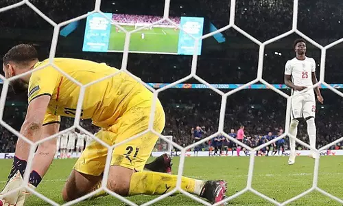 പെനാൽട്ടി പാഴാക്കിയ മാർകസ് റാഷ്‌ഫോർഡിനെതിരെ വംശീയ പരാമർശം; കൗമാരക്കാരന് തടവ്