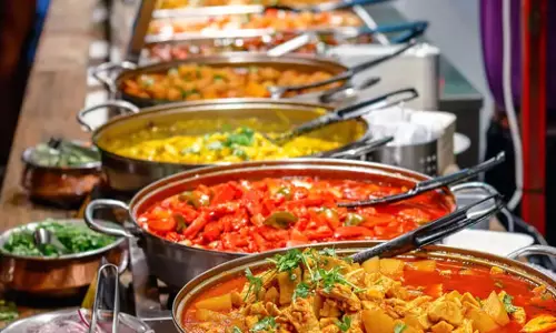 289 തരം വിഭവങ്ങൾ, പ്ലേറ്റിന് 2500 രൂപ വരുന്ന ഭക്ഷണം; കല്യാണ ധൂർത്ത് കുറയ്ക്കാൻ പാകിസ്താനിലെ നിയമം കൊണ്ടുവരണമെന്ന് കോൺഗ്രസ് എംപി