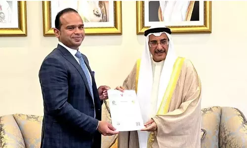 ലുലു ഫിനാൻഷ്യൽ ഗ്രൂപ്പ് മാനേജിങ് ഡയറക്ടർ അദീബ് അഹമ്മദിന് ബഹ്‌റൈൻ ഗോൾഡൻ വിസ